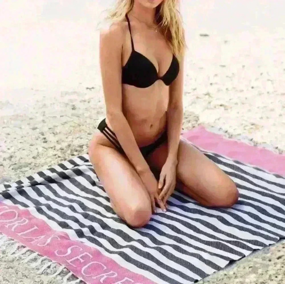 NWT Victoria's Secret Beach Blanket - Picture 2 of 5